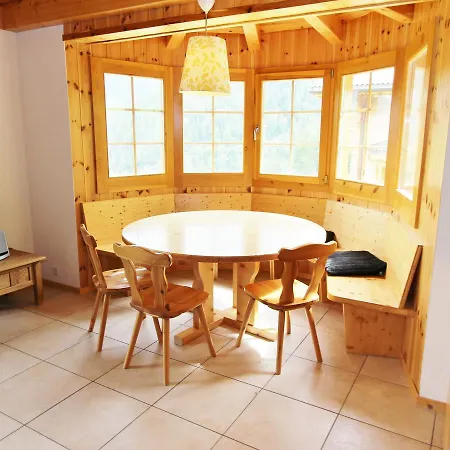 Stylish Chalet With Panoramic Mountain View In 샬레